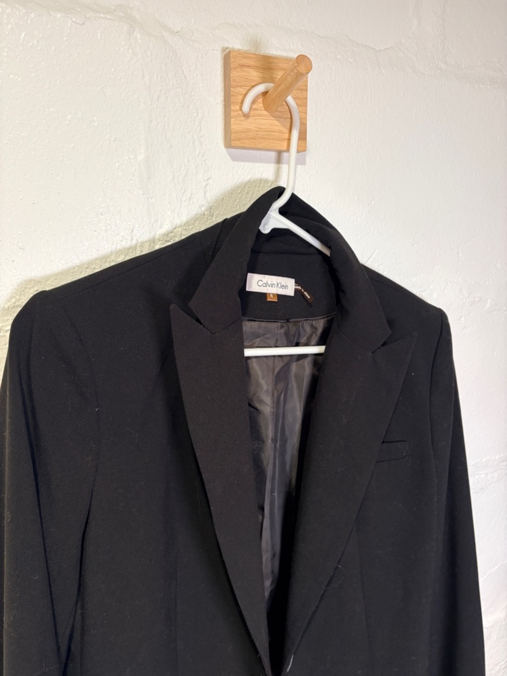 Calvin Klein Men’s Black Single-Breasted Blazer - Modern Lapel